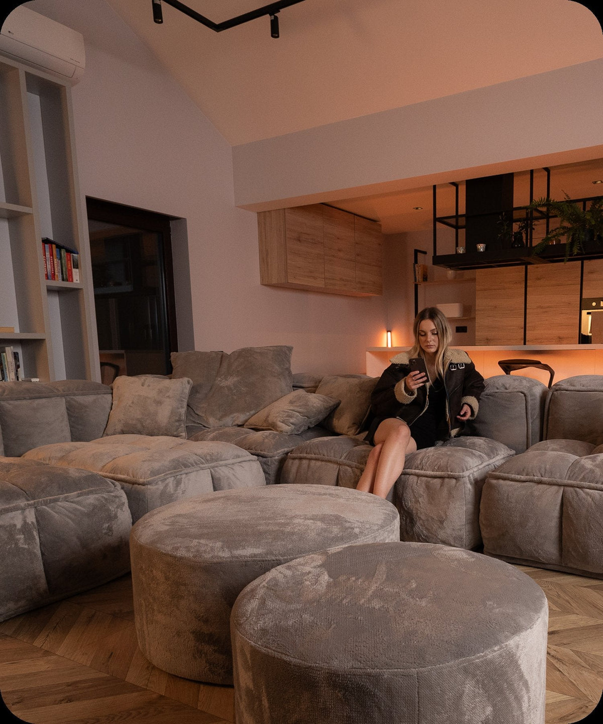 Wohnzimmer mit Ecksofa einrichten: 10 Ideen für jede Raumgröße